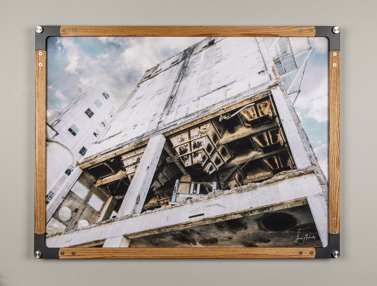 Motus Frame/Urban 1  - 'The Hopper' - FRAMED ARTWORK